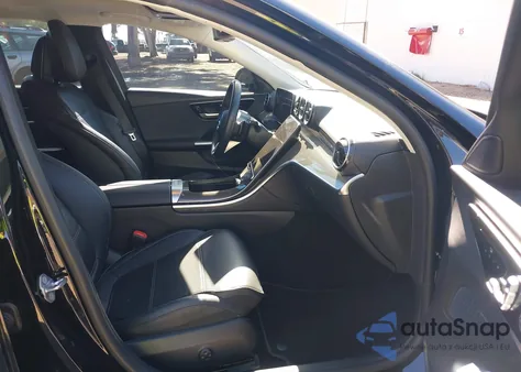 2022 Mercedes-Benz C 300 Sedan z USA, uszkodzony, nr VIN W1KAF4GB2NR036122